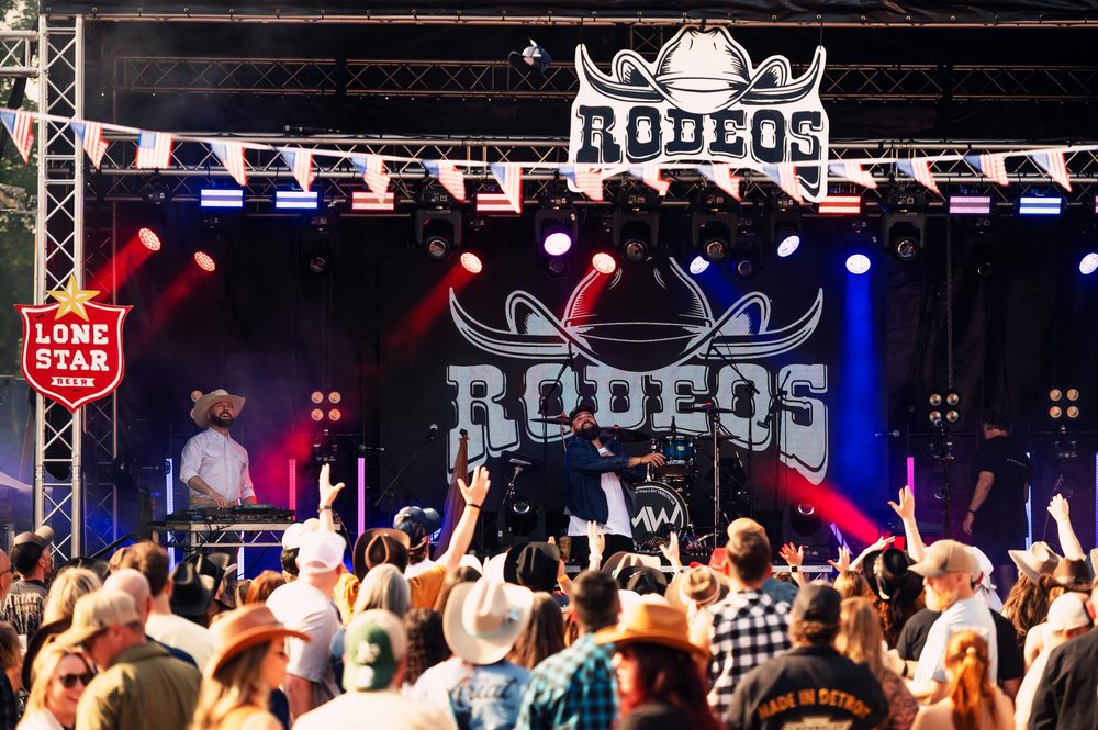 Kerryl on the Rodeos festival stage